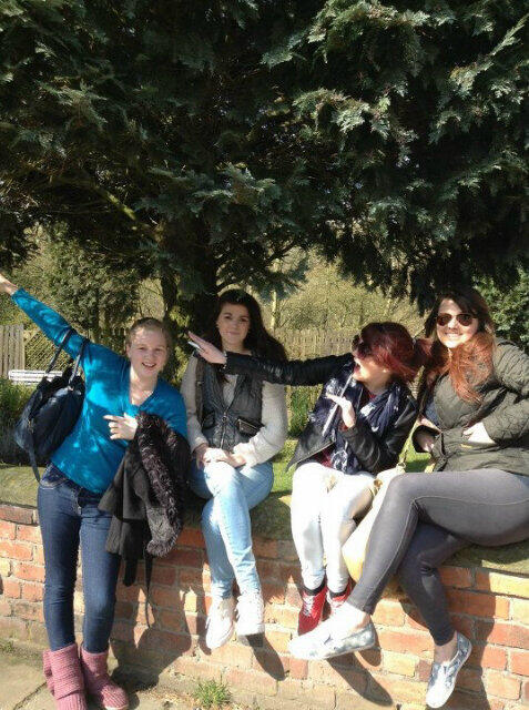 elljacks's tweet image. Love these girls #usainboltpose #joker