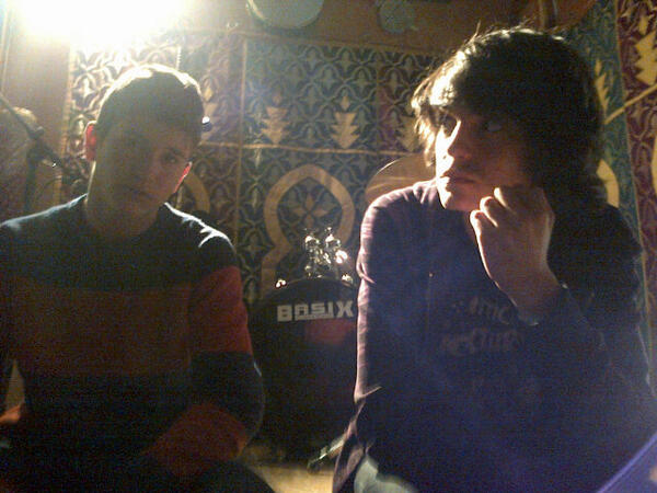 RocoTena's tweet photo. Anoche, acústico de @ShimmerCaravan #SC #AlNatural http://t.co/kyNGQUTxON
