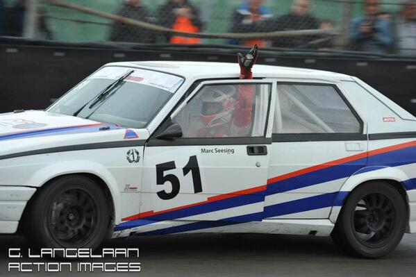 RacingJs's tweet image. 1 van z'n vele overwinningen op Zandvoort met Bianca (Alfa Romeo 75) al jaren Marc Seesing zijn trouwe vriendin ;-)