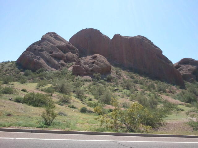 Just arriving to arizona!! Look at these rocks!! #newterritory http://t.co/cFlGf25mZi<a href="/tag/newterritory"class="tags"><span>#newterritory</span></a>