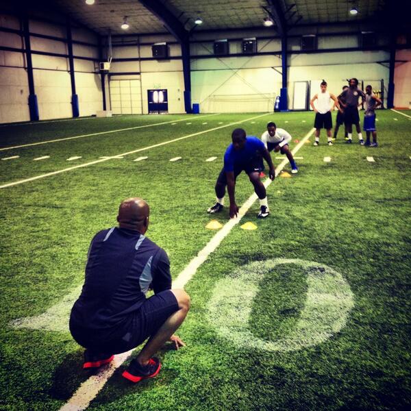 EAPerformance_'s tweet image. So impressed with the work ethic these kids have.Wish Id had half of it at their age #springbreakgrind #teamgetit