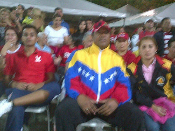 jorgepsuv's tweet photo. @NicolasMaduro yo soy el coordinador de la ubc barrio lourdes mande usted mi presidente nicolas q aqui estan tu solds http://t.co/9Tio2vb37W