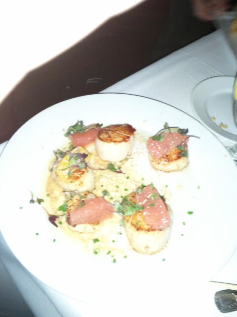 These scallops are fucking huge!!! http://t.co/X3DBt0UNFT