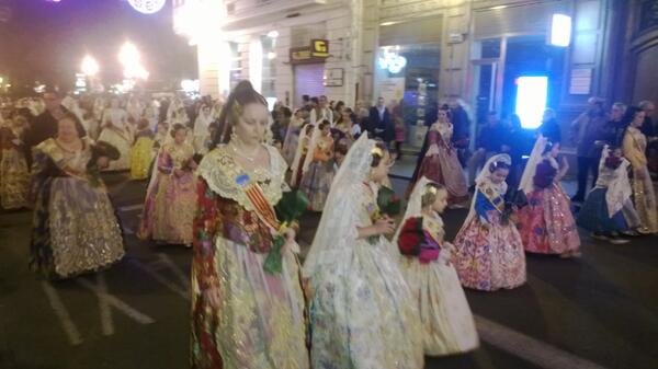 TonyAguilarOfi's tweet photo. Viendo la ofrenda a la Virgen de los Desamparados y pensando en mi mami! #Falles2013 http://t.co/IxTT9xHlmd