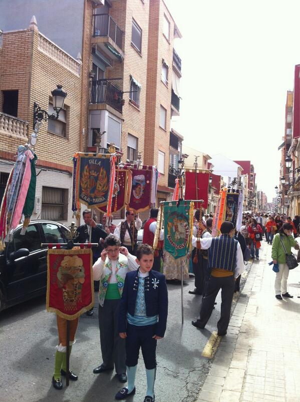 fallaescalante's tweet photo. #falles2013 pasa arree de germanor totes les falles del sector malvarrosa -Cabañal- beteró http://t.co/X6xhOcObNC