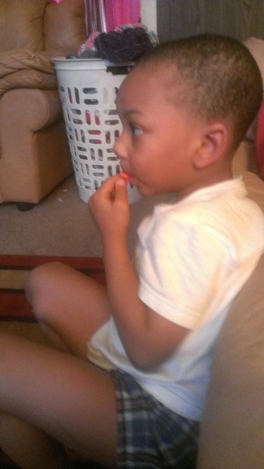 What my son does at 1 am smdh http://t.co/ztm9LKMoHs