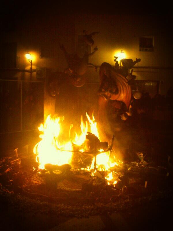 S'estan acavant les #FALLES2013 i amb elles els monuments infantils!