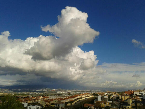 Que llueva!!, pero la semana que viene queremos una tregua!! cielos limpios, con nuebes blancas!! #Andalucía