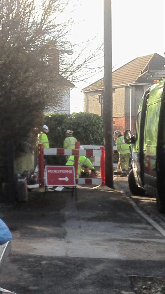 coopecarpentry's tweet image. Me and @Perfectpointing watched council groundworks dig 1 hole with 10 guys lmao