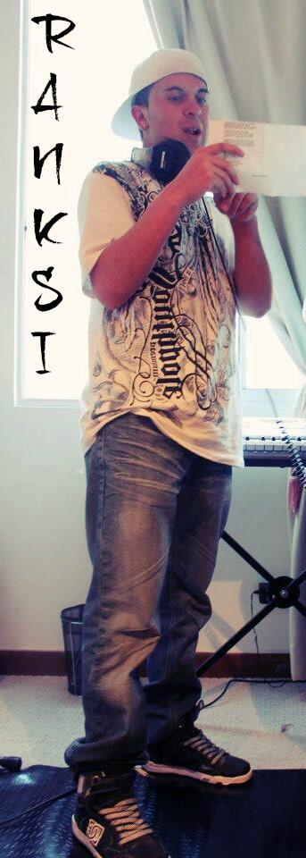 anthonyranks13's tweet photo. Trabajando en la letra de mis nuevas canciones . Coming soon http://t.co/xIZM8PDsuB