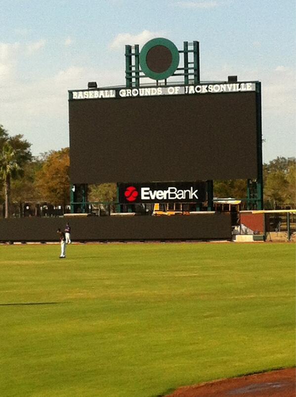 sarahjanesjg's tweet photo. New video boards are almost done at #BraganField! Looks awesome! http://t.co/r7PONvIwMo