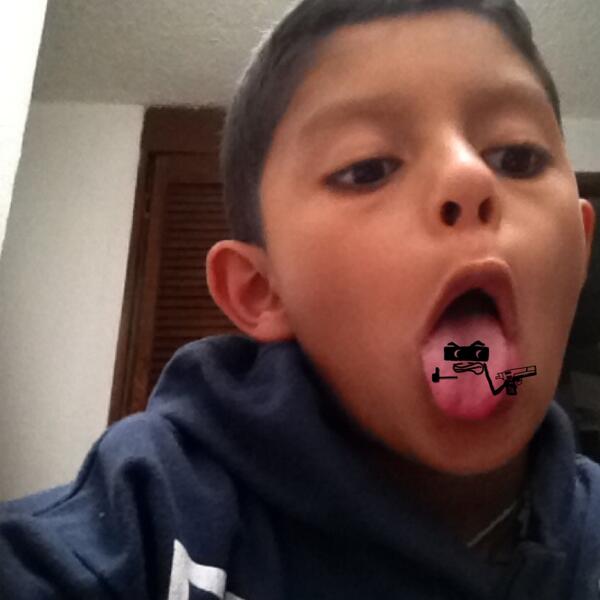 queobo's tweet image. #coolfaces #fingerfaces