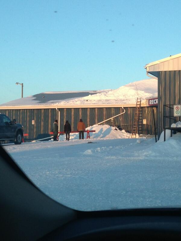 DerekAndreas's tweet image. @SaskProbz how many people does it take to plan how to shovel snow? #recordsnowfall