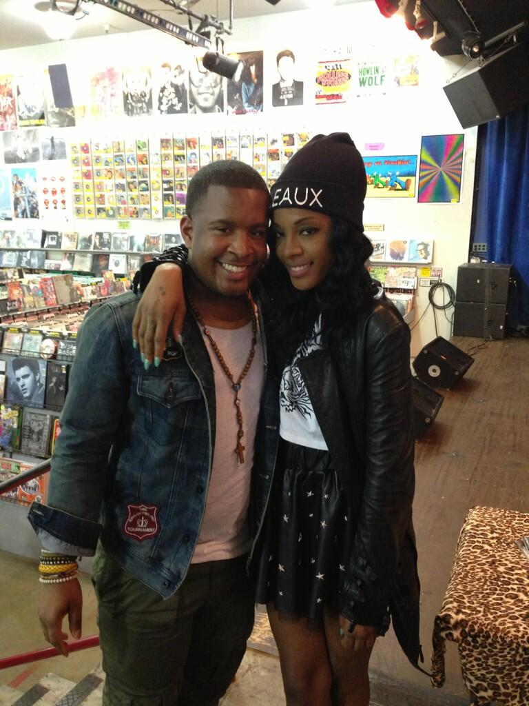 BFxArrUCQAEAbb4.jpg:large