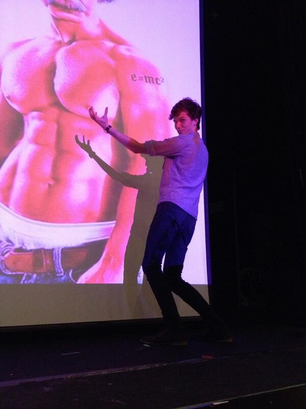 usydscisoc's tweet photo. Cupping like it's hot at SciSoc Trivia #yolo http://t.co/b8JE2SLqyf