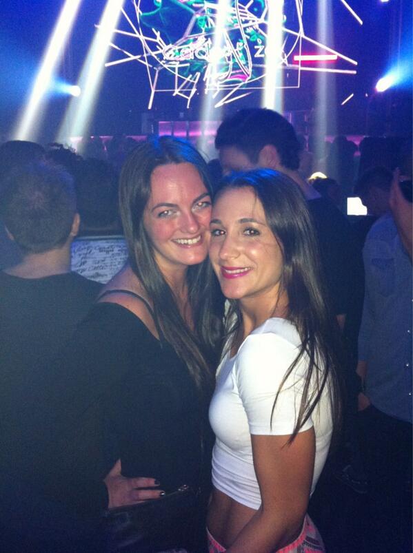 AlliTurley4's tweet photo. Perfect last night in Miami!! @caitlin_coyle http://t.co/5Fprc4EnAe