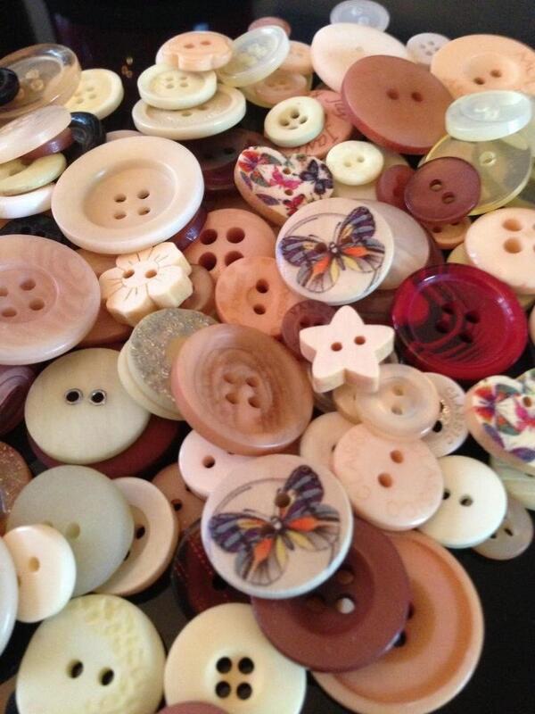 ButtonsByTet's tweet image. A variety a different size, design and colour. #enquirefordetails #ButtonsByTet