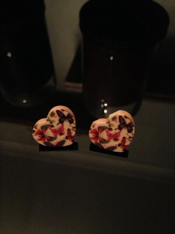 ButtonsByTet's tweet image. Heart shaped butterfly earrings. £4.50 + PP. #enquirefordetails #ButtonsByTet
