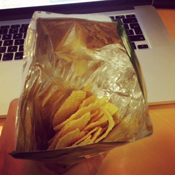 samuelmorrison's tweet photo. I must have missed the 'Now with 70% less crisps' message. @walkers_crisps where is the rest of the pack? http://t.co/U0GMFbB44P