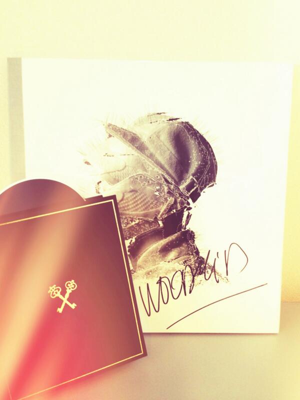 linfoduvrai's tweet image. .@Woodkid a laissé 2 albums dédicacés dans les loges, #LGJ vous les fait gagner :) ! RT + Follow pour participer