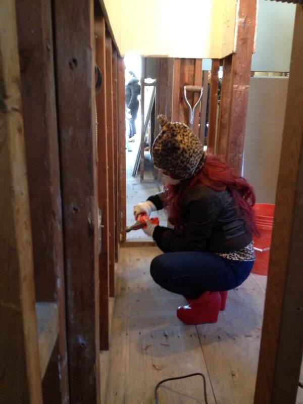 UnitedWay's tweet image. @Snooki helps @UnitedWay &amp;amp; @MTV rebuild Staten Island at Spring Fix #SpringFix #UnitedWayASB  #LIVEUNITED