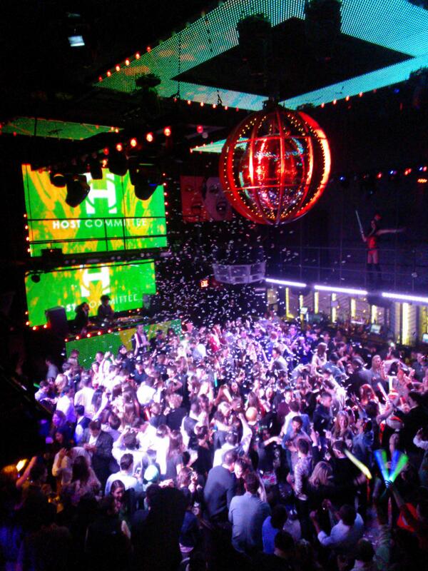 NikNakPattyMac's tweet image. Confetti in the air @MarqueeNY tonight! Team @AlibiWhiskey and #HostCommittee w/ @questlove. Killing it.