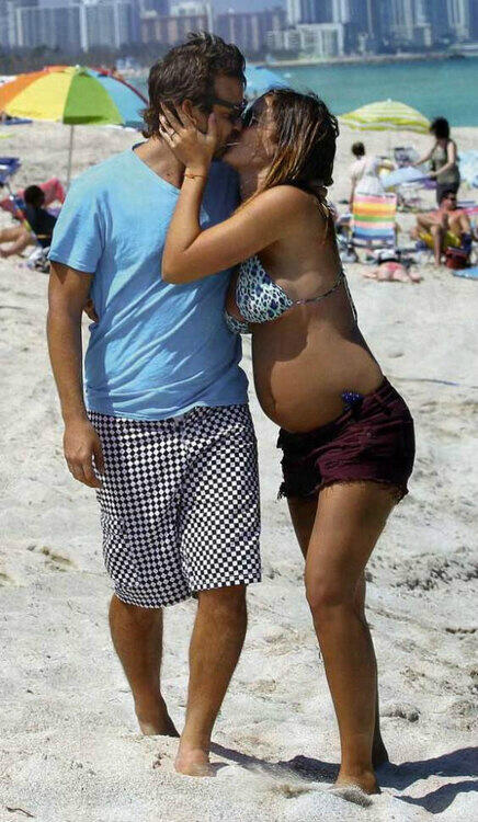 PaulaPedroMoro's tweet image. Feliz d verlos tan enamorados,tan felices,disfrutando d esa hermosa pancita!Los amo @pedroalfonsoo @paulitachaves ♥♥♥