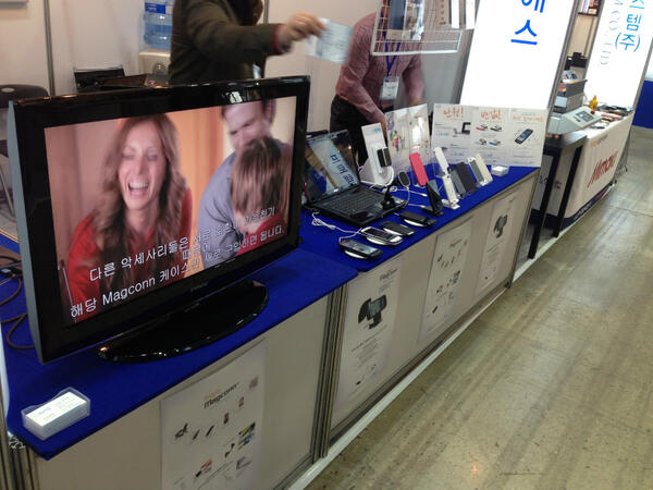 wisezone1's tweet photo. [코엑스]Smart Accessory 전시회에 참여중입니다. 많이들 오셔서 구경하시고 평소보다 저렴하게 제품 구매하실 수 있어요^^ http://t.co/rEBgb2SQVj