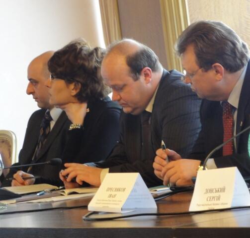 UIPP_org_ua's tweet photo. На нашому круглому столі були також присутні представники посольства Грузії http://t.co/Lw28NE3TkC http://t.co/DqqJUrlbJ2