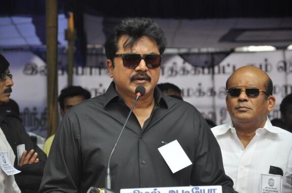 OnlyKollywood's tweet photo. .@realsarathkumar sir speech pic at #ActorsHungerStrike http://t.co/Tmz5llLgUf