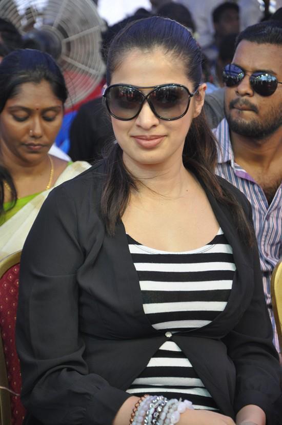 KollywoodCinima's tweet photo. #Kollywoodcinema Exclusive HQ Stills #ActorsHungerStrike 4 of 10 @iamlakshmirai by #Menaka RT http://t.co/eL6Ps61Wy6