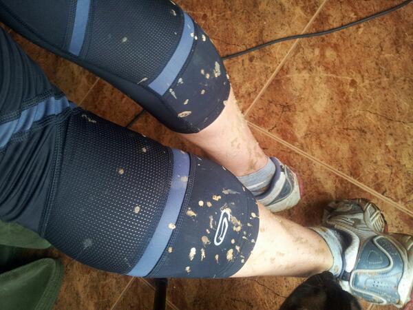 24Tense's tweet photo. Hoy 12 km de running que para los dias que me he pegao de juerga esta mu bien http://t.co/dNmg0oJM2i