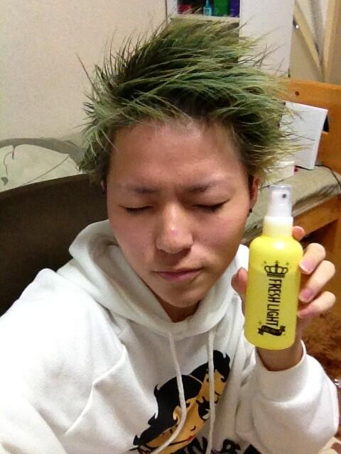 もるさん Twitterren 髪染めなうー ミストブリーチとやらを試してる W 動画で出すからしばしお待ちを Http T Co Zkwnvcegtm