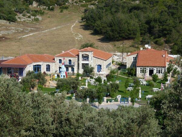 Türkiye'de yeni bir butik şarapçılık yükseliyor. Onlardan biri de Foça'daki Taşköy şaraphanesi.