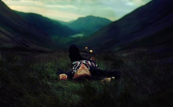 Тяжелые времена пройдут. Главное продолжать жить. Главное продолжать жить. Иногда чтобы жить нужно. Бг молодой.