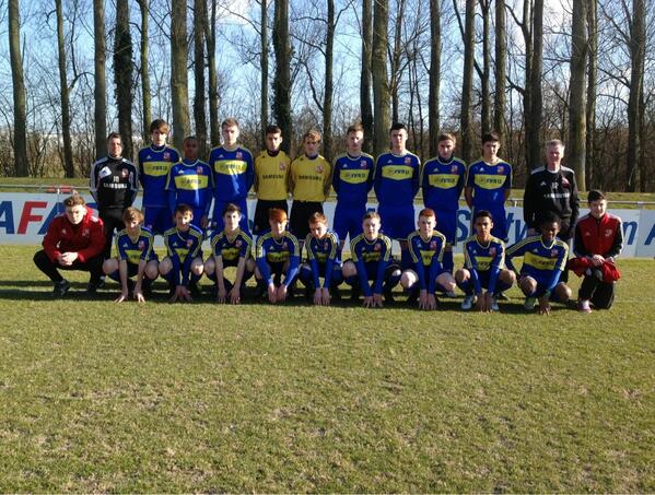 SteveHaleGK's tweet image. Under 15&apos;s before AZ Alkmaar defeat, taught a lesson by a very good passing team #developmentlessons