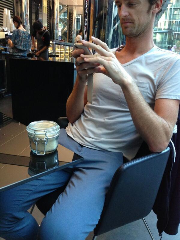 blue70guy's tweet image. I look green and sick #notcool RT“@markluckin: did I miss something city bum? #soembarrasing #putasuiton http://t.co/Y0v3HP9zzo”