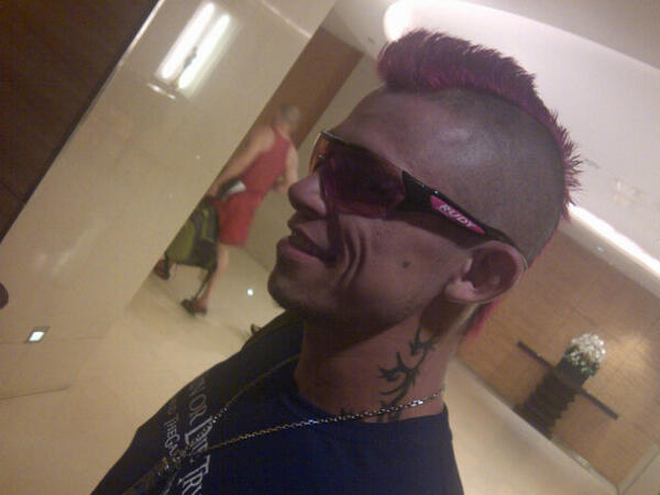 victorcui's tweet image. #ONEFC fighter @ArnaudLepont rock&apos;n some sweet sunglasses from our sponsor @rudyprojectsg #MMA