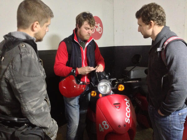 ArriveLabs's tweet photo. Getting all trained up for our first ride on @ScootNetworks! @BryanAndrew19 @Quaylar http://t.co/ljT1Z7sXll