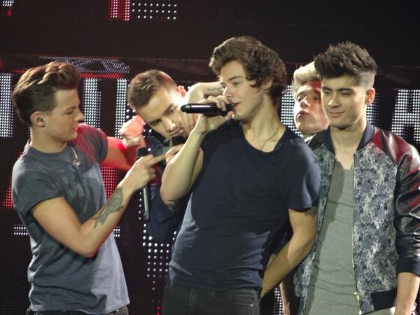 [TMH tour 2013] Photos - Page 3 BG6-si7CcAAAeg7