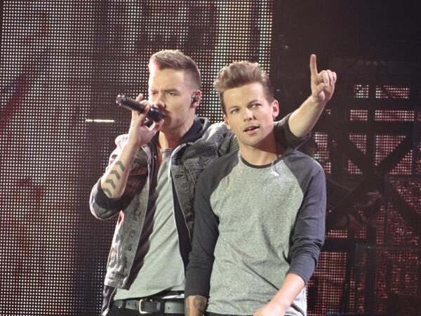 [TMH tour 2013] Photos - Page 3 BG68srKCAAEvNWH