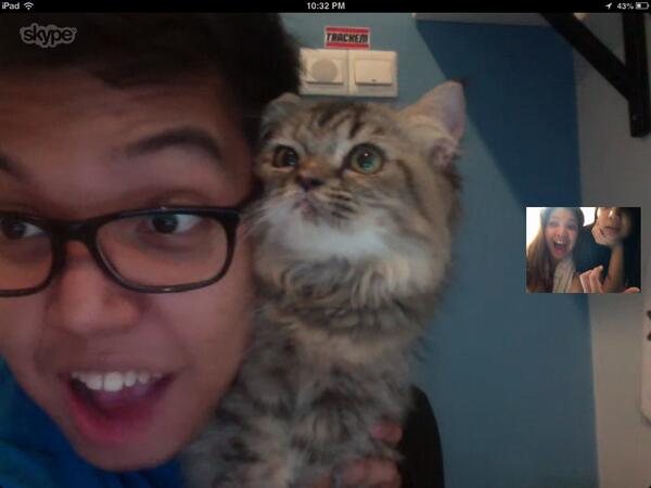 shamilashraf's tweet image. “@illyillyana: Skype seshh with @affrinayasmin, @shamilashraf and POTAT!! 😽😽 http://t.co/HVdhIrbwM2” #TRACKEM