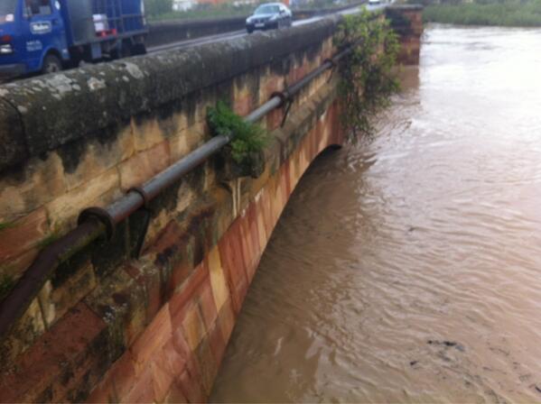 adirecto's tweet photo. Así esta a esta hora el puente romano en Andújar, esta tarde les contamos la última hora http://t.co/H7qKLhNO4E