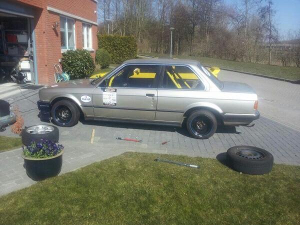 FullLockDrift's tweet photo. #BMW van drifter Alex voorzien van een setje verbreed staal! Het #oog wil ook wat natuurlijk!! http://t.co/DmYfl2ijuh