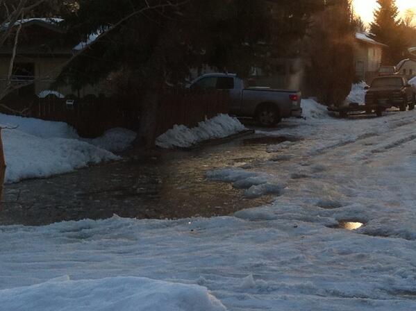 Cathy_009's tweet image. @CTVReginaLive corner of Lax and Stanley Cr in the NW #yqr #deepruts #canoeing