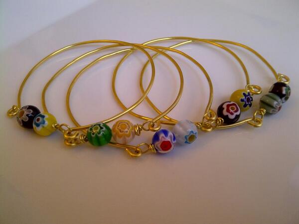 EliteHandmade's tweet image. Bangles! Bangles! its all a Bangle!
Glass bangles! silver Bangles!
Gold bangles! platinum Bangles!
its bangles all th