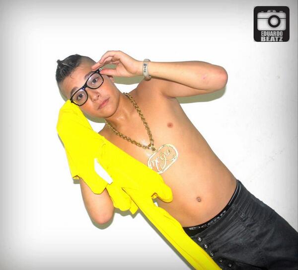 mcgui_oficial's tweet photo. que calor http://t.co/MY0l0LNxmX