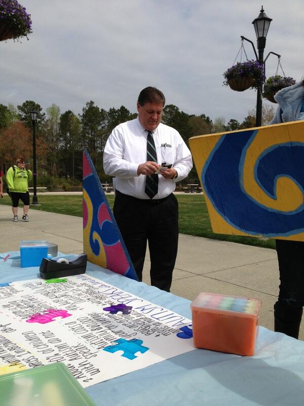 CCUAlphaXiDelta's tweet image. President DeCenzo, CCU&apos;s President just donated to help @CCUFoodMan out! #CampusUnity #AutismSpeaks