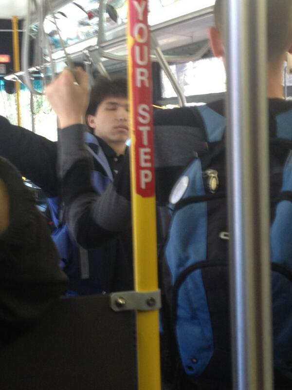 pplsleepinclass's tweet photo. Sleepin on da bus! #peoplesleepinginclass http://t.co/rXhtxLakDr