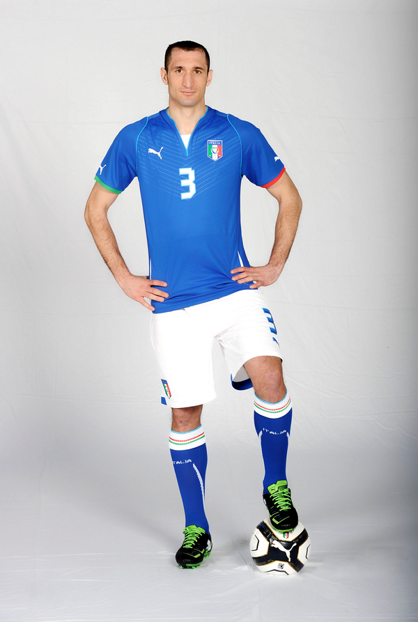 FootballFanCast's tweet photo. FOLLOW and RETWEET to #win a new Italy shirt courtesy of @pumafootball #comp http://t.co/A1lEksFq8x